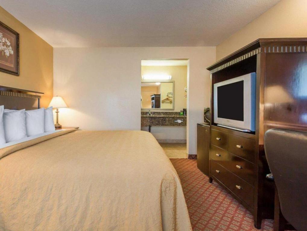 Quality Inn San Bernardino Exterior photo