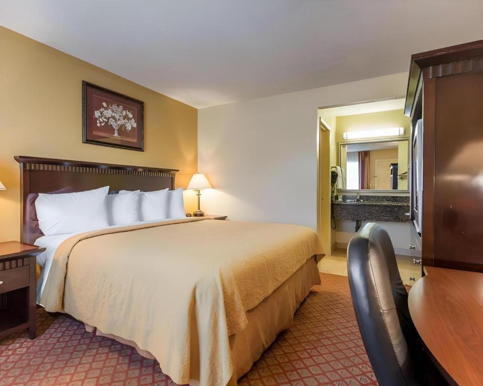 Quality Inn San Bernardino Exterior photo