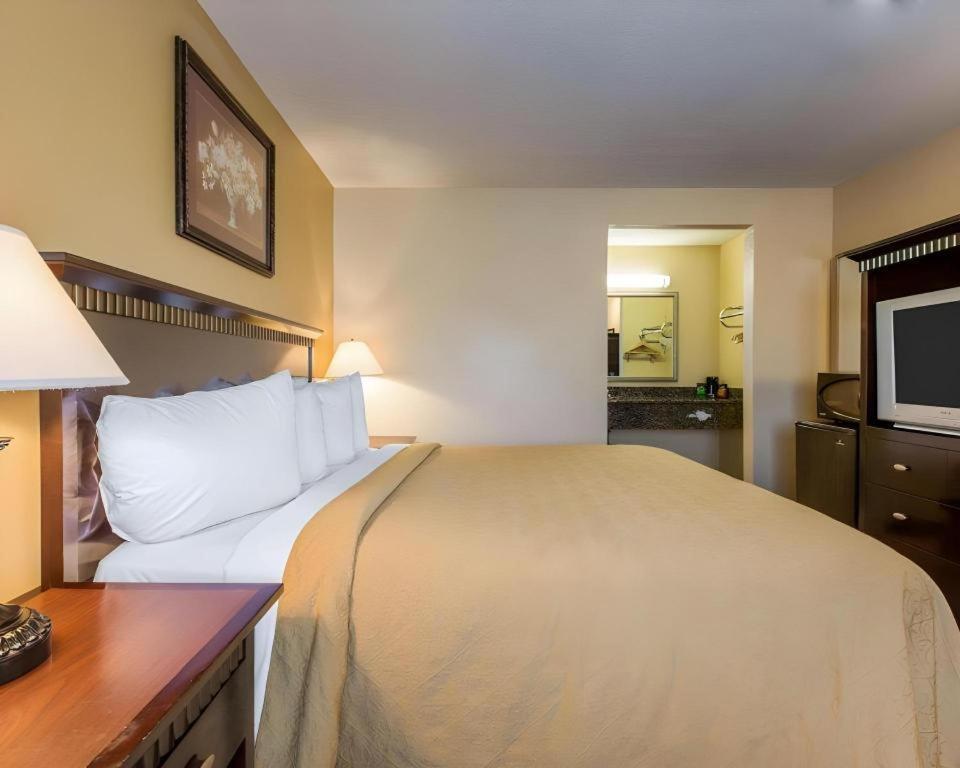 Quality Inn San Bernardino Exterior photo
