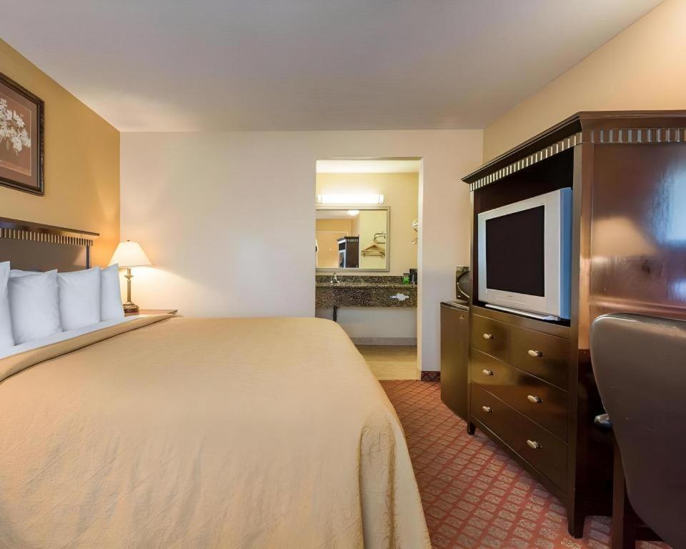 Quality Inn San Bernardino Exterior photo