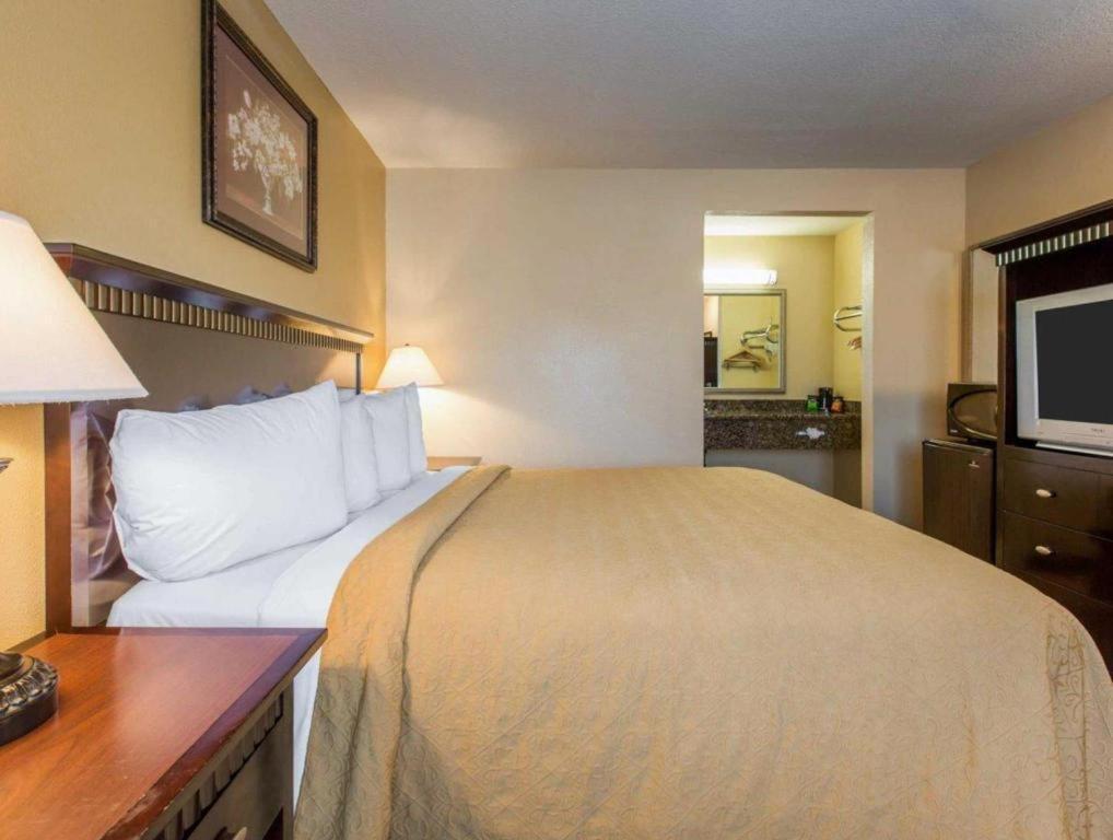 Quality Inn San Bernardino Exterior photo